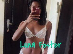 Luna_Foster