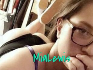 Mia_Lewis
