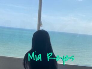 Mia_Reyes