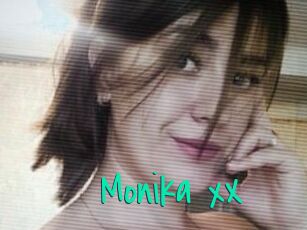 Monika_xX